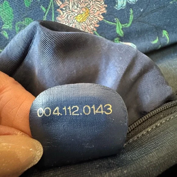 GUCCI Navy Floral Clutch- Vintage EUC - Picture 12 of 13